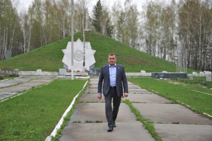 Тульская область. Временно исполняющий обязанности губернатора Тульской области Алексей Дюмин во время посещения Кургана Славы.