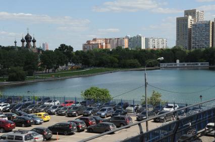 Москва.  Вид на Останкинский пруд.