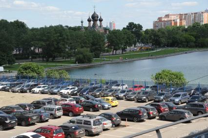 Москва.  Вид на Останкинский пруд.