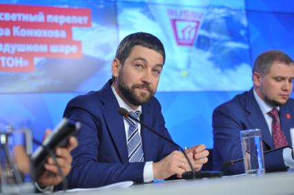 Москва. Руководитель проекта Оскар Конюхов в международном мультимедийном пресс-центре МИА `Россия сегодня` на пресс-конференции, посвященной полету его отца вокруг света на воздушном шаре `Мортон`.