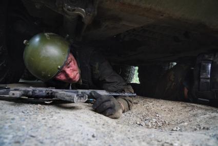 Екатеринбург. База ОМОН. Сотрудники полиции - кандидаты на зачисление в отряд ОМОН, во время квалификационного теста на право ношения черного берета ОМОН