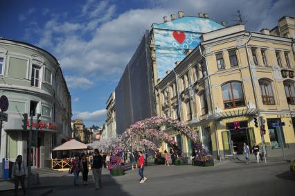 Москва. Декоративно-художественное оформление улицы Кузнецкий мост.