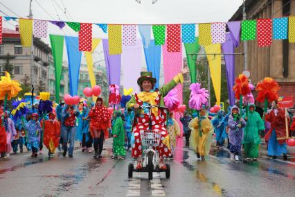 Красноярск.  В День защиты детей  в городе прошел детский карнавал.