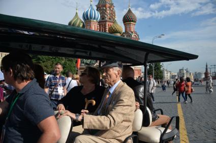 Москва. Поэт Евгений Евтушенко на книжном фесивале `Красная площадь`.