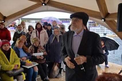 Москва. Председатель правления Международного экологического общества `Живая планета`, телеведущий Николай Дроздов  на книжном фестивале `Красная площадь`.