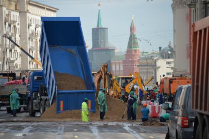 Москва. Ремонтные работы по благоустройству на Тверской улице.