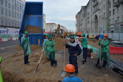 Москва. Ремонтные работы по благоустройству на Тверской улице.