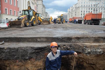 Москва. Ремонтные работы по благоустройству на Тверской улице.