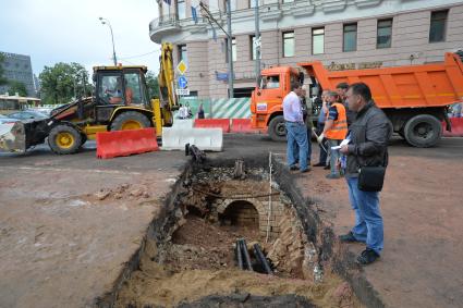 Москва. Ремонтные работы по благоустройству на Тверской улице.