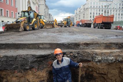 Москва. Ремонтные работы по благоустройству на Тверской улице.