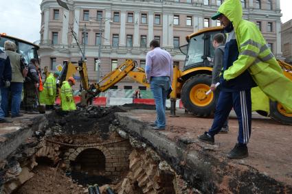 Москва. Ремонтные работы по благоустройству на Тверской улице.