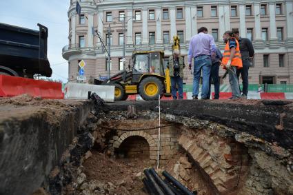 Москва. Ремонтные работы по благоустройству на Тверской улице.