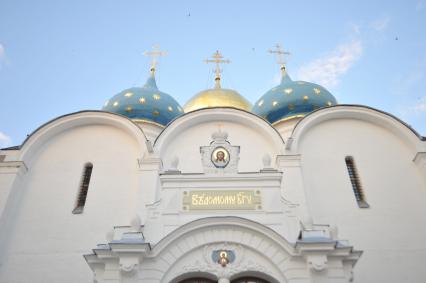 Московская область. Сергиев Посад. Успенский собор в Троице-Сергиевой лавре.