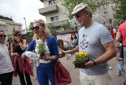 Диск169. Большая Ордынка, 17. Открытый фестиваль искусств ЧЕРЕШНЕВЫЙ ЛЕС. Ахматовские чтения. 2013 год. На снимке: первый заместитель председателя Комитета Совета Федерации РФ по социальной политике Фетисов Вячеслав и его жена Лада