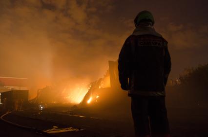 Самара.  Пожар  на территории бывшего асфальтобетонного  завода.