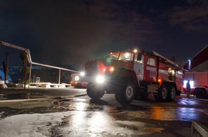 Самара.  Пожар  на территории бывшего асфальтобетонного  завода.