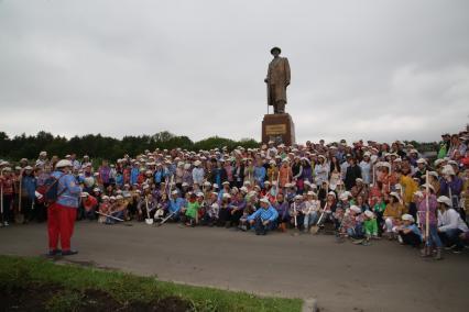 Диск 165.  председатель наблюдательного совета группы компаний Bosco di Ciliegi Михаил Куснирович памятник люди