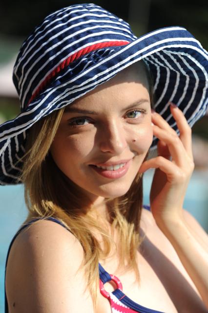 Сочи. Актриса Марина Орлова во время XXVII Открытого Российского кинофестиваля `Кинотавр`.