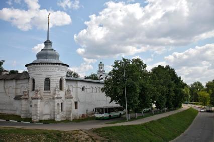 Ярославль. Стены и башня Ярославского музея-заповедника.