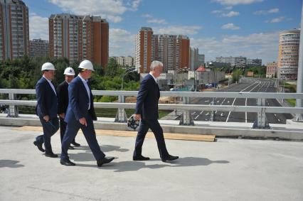 Москва. Мэр Москвы Сергей Собянин посетил строительство эстакады на пересечении Липецкой и Элеваторной улиц.