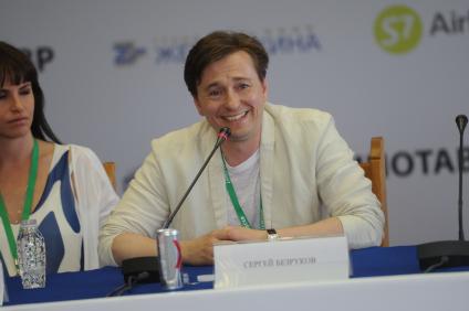 Сочи. Актер Сергей Безруков на пресс-конференции фильма Анны Матисон `После тебя` в рамках 27-го Открытого российского кинофестиваля `Кинотавр`.