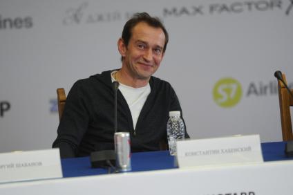 Сочи. Актер Константин Хабенский на пресс-конференции фильма `Коллектор` в рамках 27-го Открытого российского кинофестиваля `Кинотавр`.