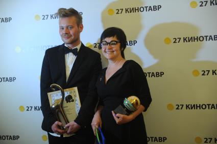 Сочи. Режиссер Иван Твердовский и актриса Наталья Павленкова на церемонии закрытия XXVI Открытого Российского кинофестиваля `Кинотавр`.
