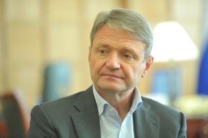 Москва. Министр сельского хозяйства России Александр Ткачев во время интервью.