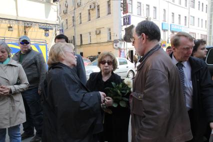 актриса Алла Покровская и актриса Лия Ахеджакова и ее супруг фотограф Владимир Персиянинов