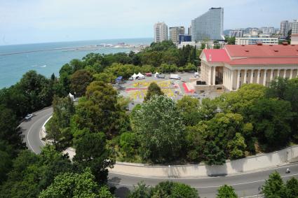 Сочи.  Вид на  Зимний театр в центральной части  города.