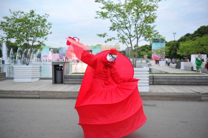 Москва. Выпускники московских школ в Парке Горького.