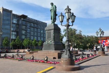 Москва. Памятник  Александру Пушкину на Пушкинской площади.