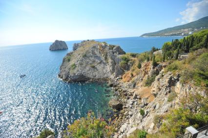 Крым, г.Ялта, п.Гурзуф. Вид на Черное море рядом с международным детским центром `Артек`.
