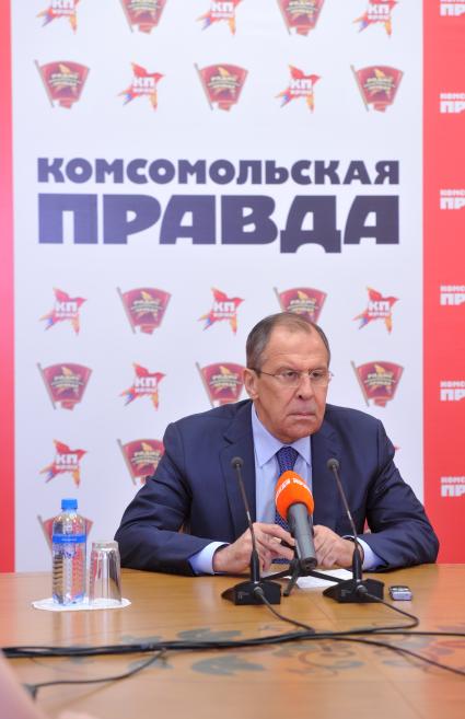 Москва. Министр иностранных дел Сергей Лавров на встрече с журналистами `Комсомольской правды`.