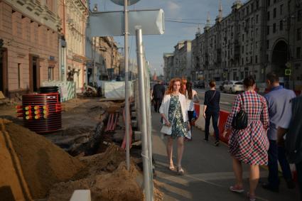 Москва.    Ремонтные работы по благоустройству на Тверской улице.