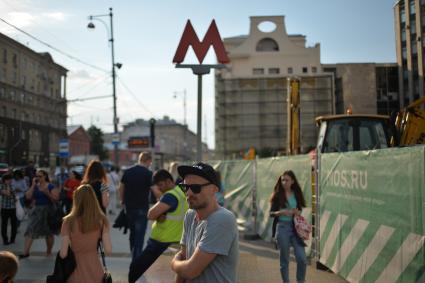 Москва.     Ремонтные работы по благоустройству на Тверской улице.