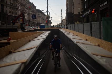 Москва. Ремонтные работы по благоустройству на Тверской улице.