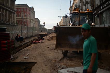 Москва. Ремонтные работы по благоустройству на Тверской улице.