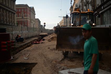 Москва.    Ремонтные работы по благоустройству на Тверской улице.