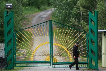 Свердловская область. Охранник детского летнего оздоровительного лагеря.