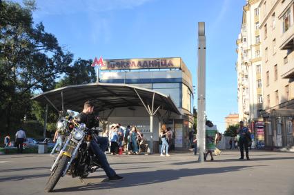 Москва. Здание кафе `Шоколадница` у метро `Дмитровская`, попавшее в новый список правительства Москвы о сносе самостроя.