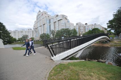 Белоруссия.  Минск.    Горбатый мост через реку Свислочь.