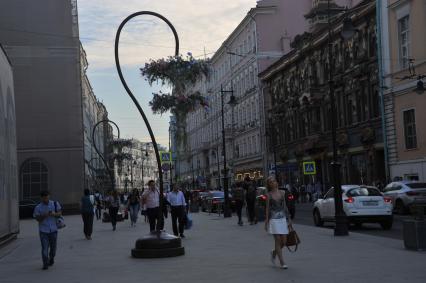 Москва. Пешеходная зона на Мясницкой улице.