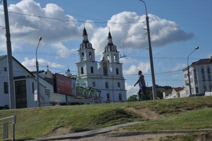 Белоруссия.  Минск.  Вид на  Кафедральный собор  Сошествия Святого Духа.