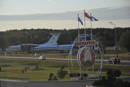 Белоруссия.  Минск. Самолеты  Ту-154 `Белавиа` на взлетной полосе  минского аэропорта.