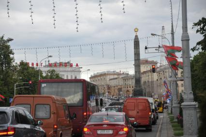 Белоруссия.  Минск. Машины на улице города.