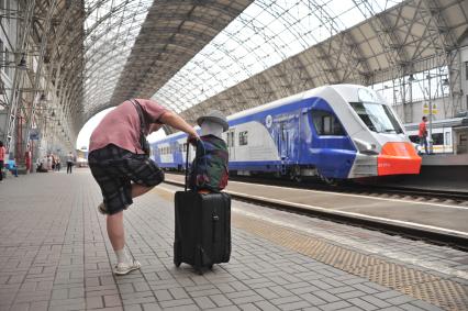 Москва. Электропоезд ЭГ2Тв, предназначенный для запуска по МКЖД на Киевском вокзале.