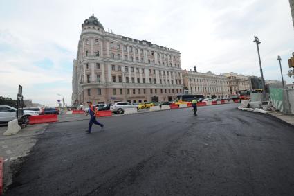 Москва.  Дорожные работы на Тверской улице.