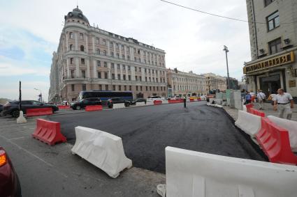 Москва.  Дорожные работы на Тверской улице.