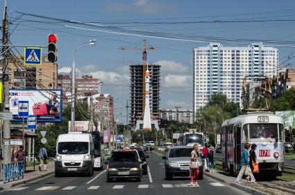 Самара.  Вид на монумент ракеты-носителя `Союз` музея `Самара Космическая`.